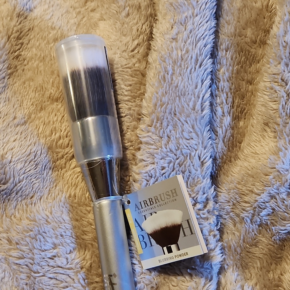 Brand new IT cosmetics makeup brush